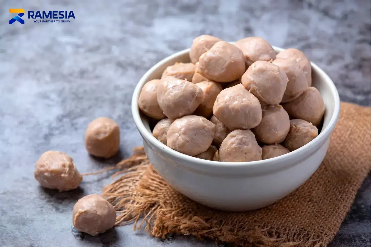 Bakso Sapi Dalam Mangkuk Bakso sapi dalam mangkuk siap disajikan