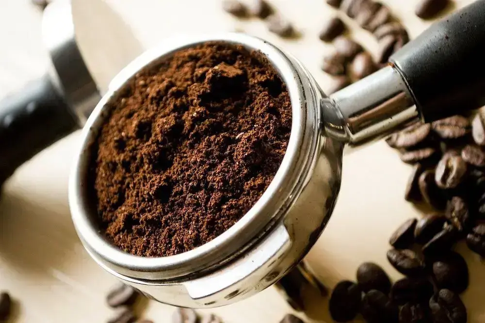 Bubuk kopi hasil proses penggilingan