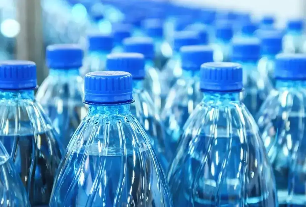Botol Air Mineral Botol air mineral untuk proses filling cairan