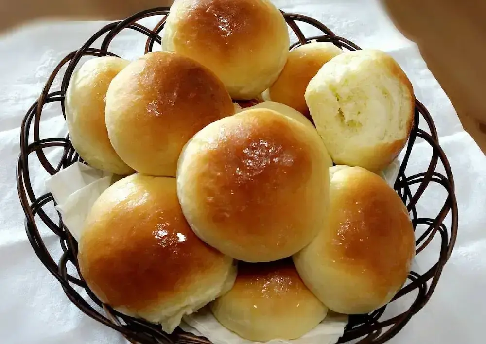 Roti manis dari adonan yang dibagi seragam