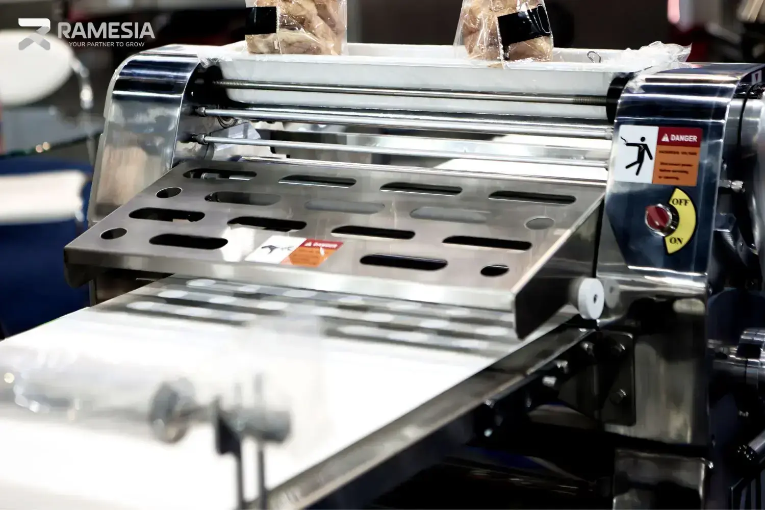 Dough Sheeter Dough sheeter untuk menipiskan adonan
