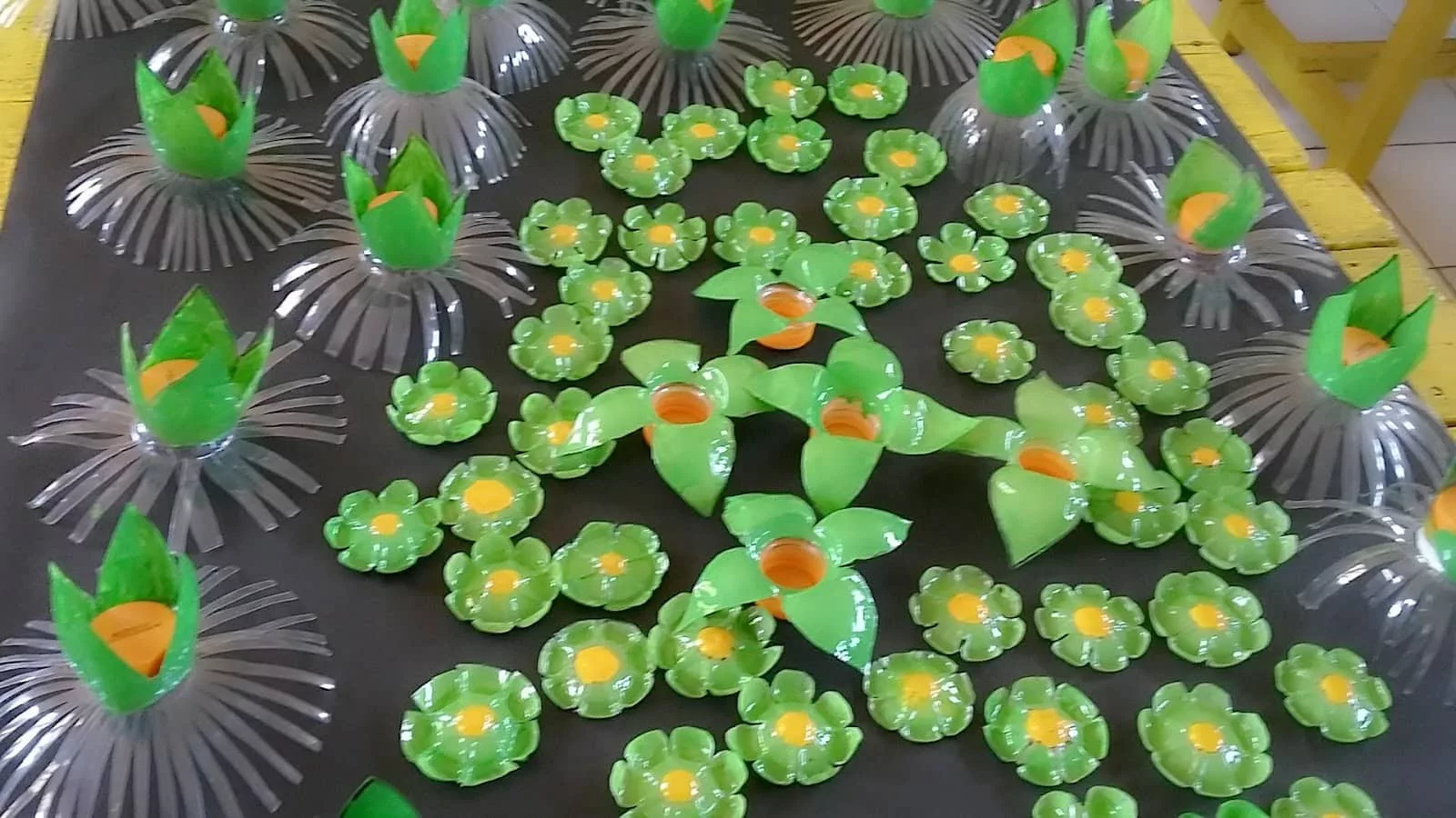 Kerajinan dari botol bekas plastik bunga