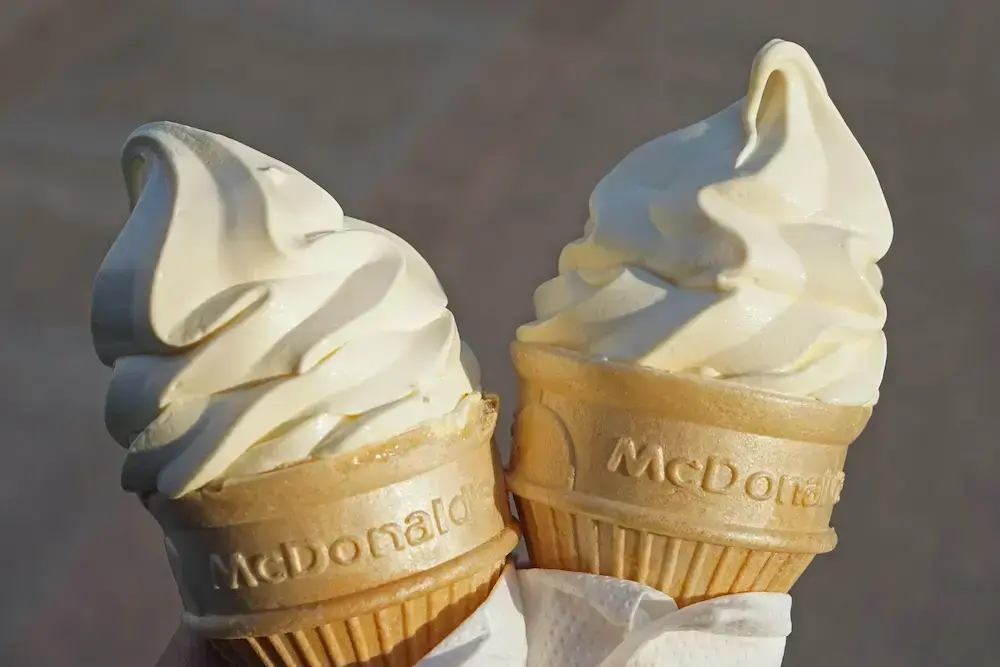 Ice cream cone sebagai hasil olahan mesin es krim